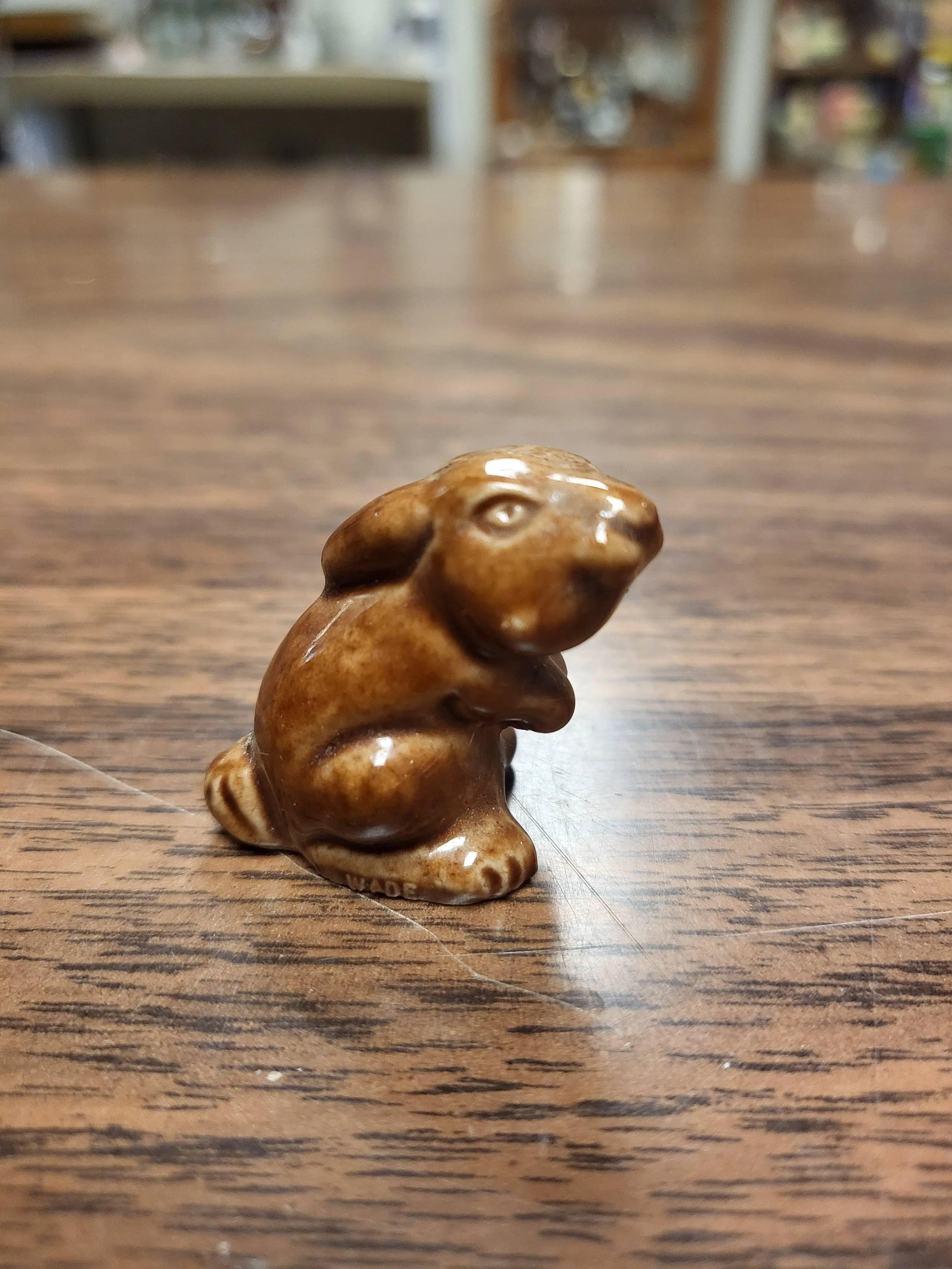 Wade England Small Seated Glossy Brown Porcelain Bunny Rabbit Figurine - Raccoon-Inspired Design, Indoor Home Decor Statue, Home Supplies Accent, Storage Boxes Compatible