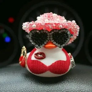 Lipstick dating duck-rubber duck Red shiny hat makeup design, car ornaments, car decoration