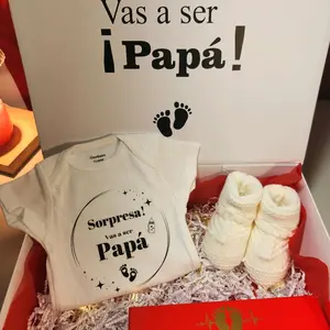 Pregnancy announcement surprise gift box