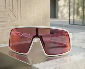 Athletic Men's Sunglasses Hard Shell Protective Case, Travel Storage for Cycling, Outdoor Activities Compact And Convenient