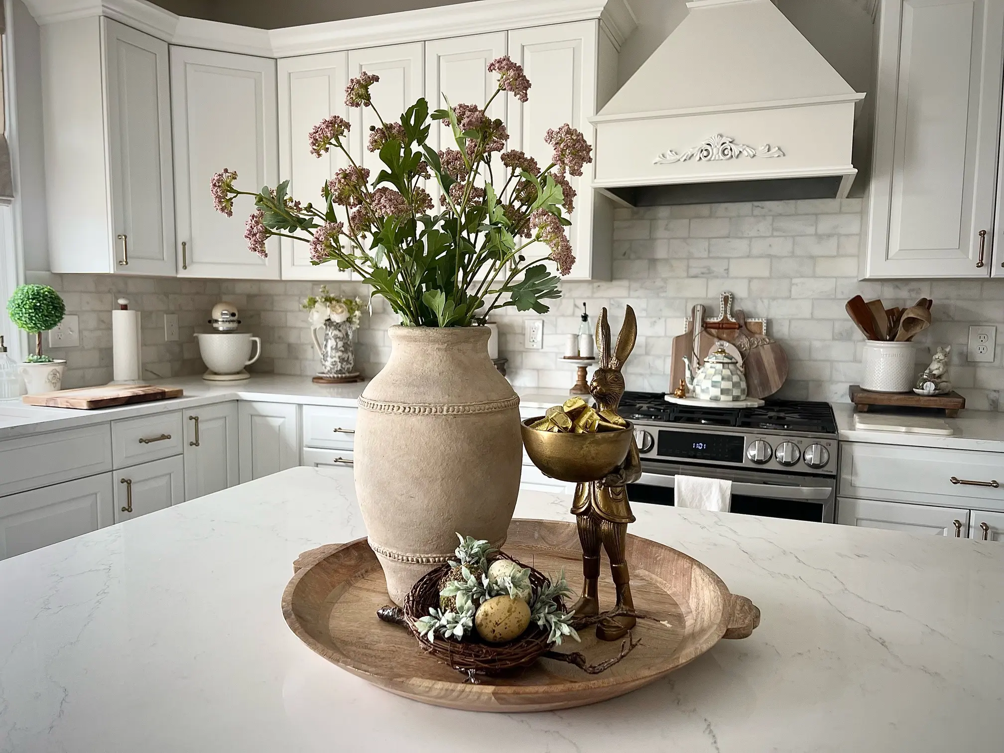Standing Rabbit with Display Bowl