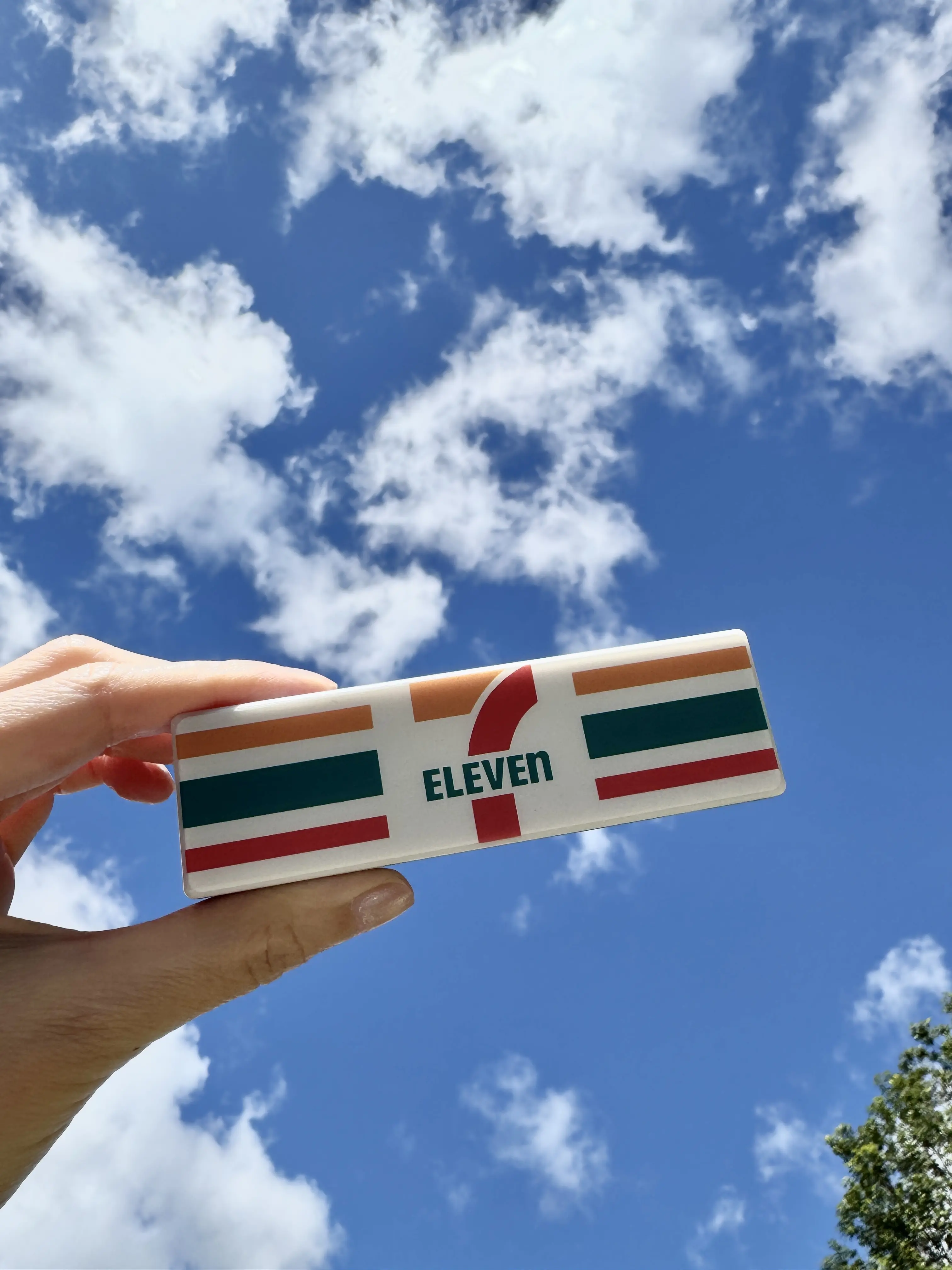 711 Japan LED fridge magnet – USB-C powered with multi-light modes. 711 Japan LED fridge magnet – USB-C powered with multi-light modes.