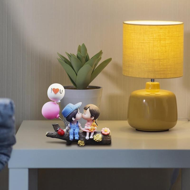 Cute Couple Car Dashboard Decorations, Lovely Couple Kiss Cartoon Figurines Car Ornament, Resin Material Boy Girl Car Interior Decoration with Balloon for Car Dashboard Gifts