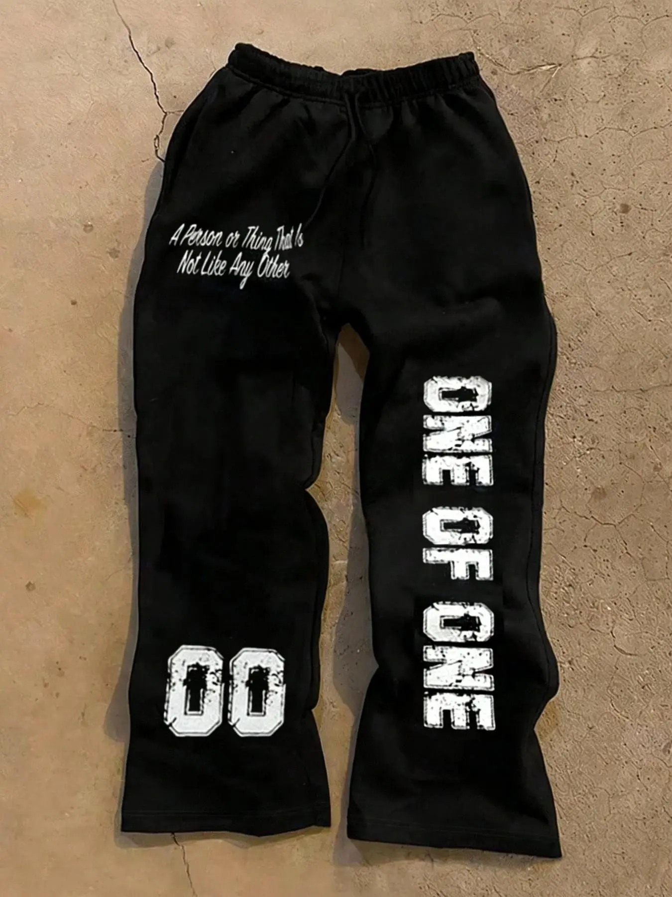 'ONE OF ONE' Distressed Print Flared, Oversized Sweatpants, Y2K Streetwear Baggy Trousers, Comfy Casual Graphic Pants for Men/Women, Hip Hop Street Style Lounge Wear with Unique Text & Number 00 Design, Daily Outfits & Street Fashion Looks