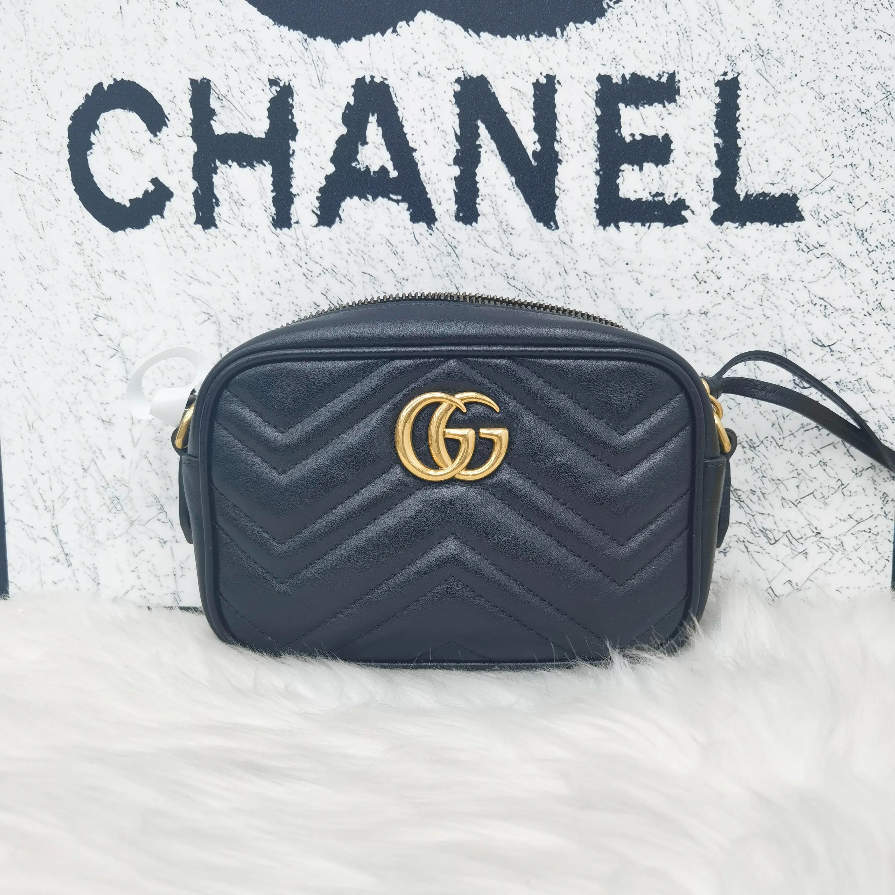 Pre-owned GUCCI Cowhide Shoulder Bags GG Marmont Mini Black Calfskin Quilted Wave Pattern Crossbody Bag