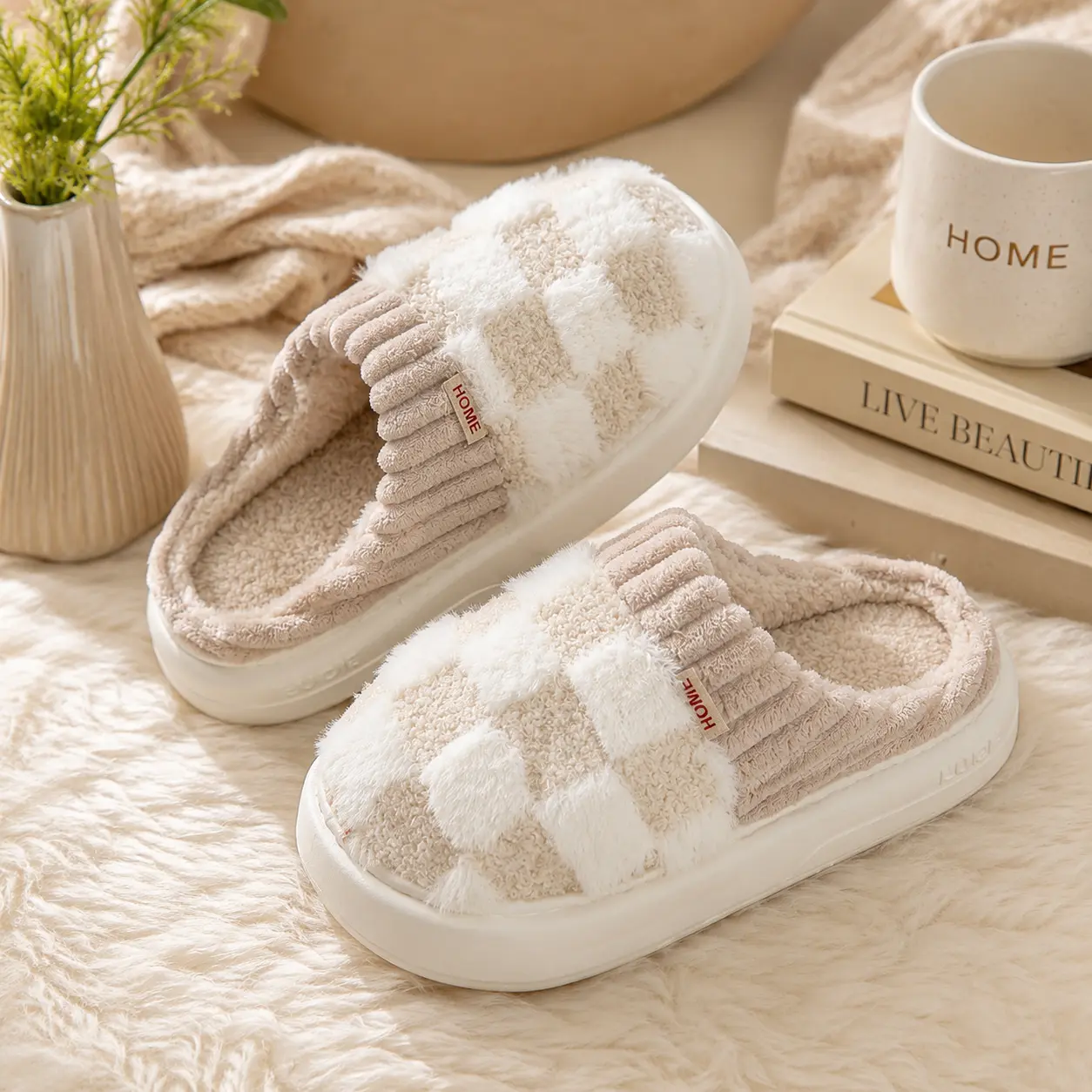 Cotton slippers for women, anti slip cashmere for warmth, monthly slippers for indoor home, cute and fluffy cotton Walking Shoes houseslippers swag Slide