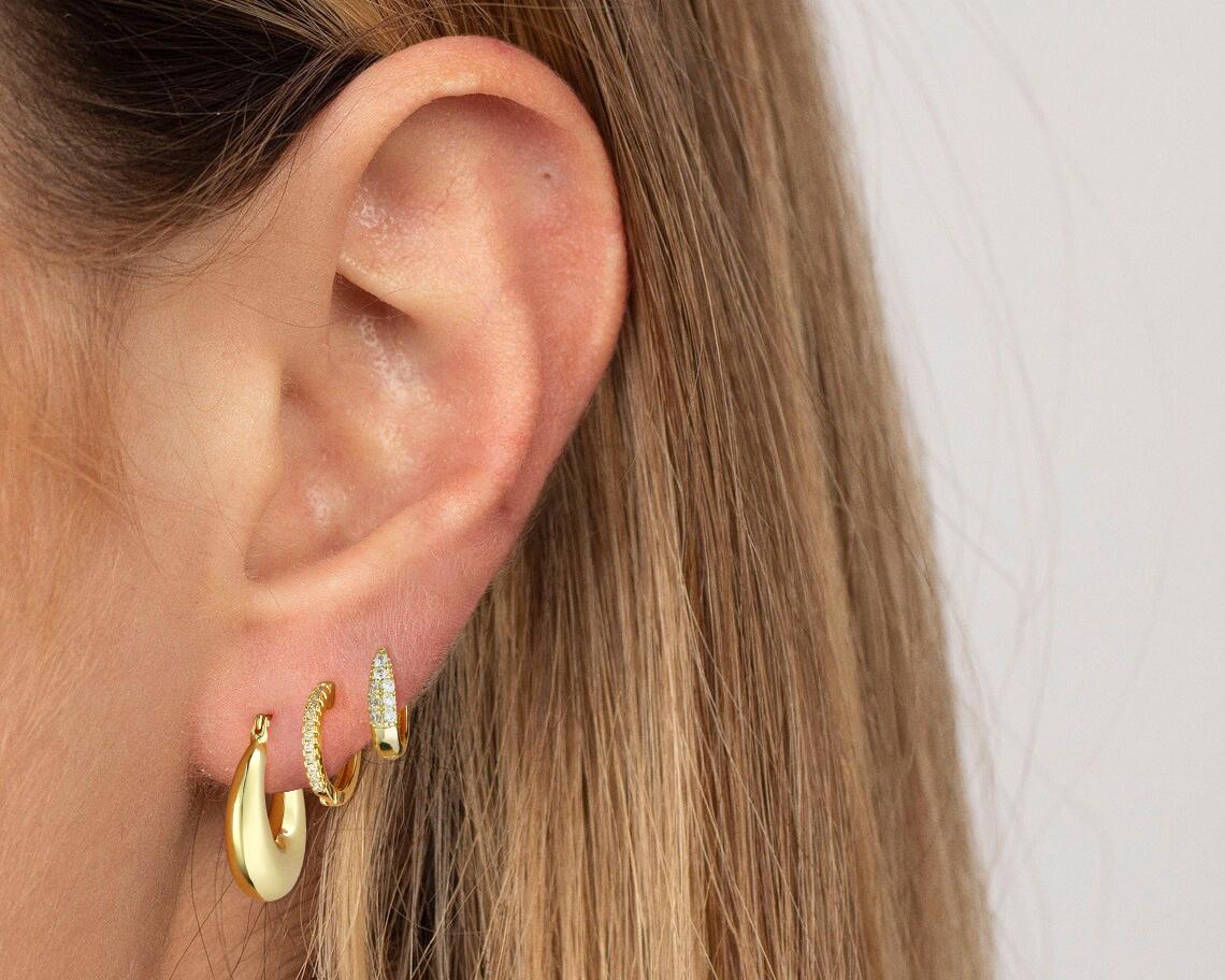 CAROVO 14K Gold-Plated Hoop Earrings Dainty Cubic Zirconia Hypoallergenic Trendy Stack Jewelry for Women