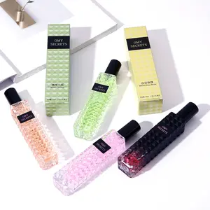 Women’s perfume that blends a subtly intoxicating woody note with musk, floral notes, oriental florals, and tea florals—four distinct fragrance profiles. An essence perfume ideal for everyday wear and convenient to carry when traveling.