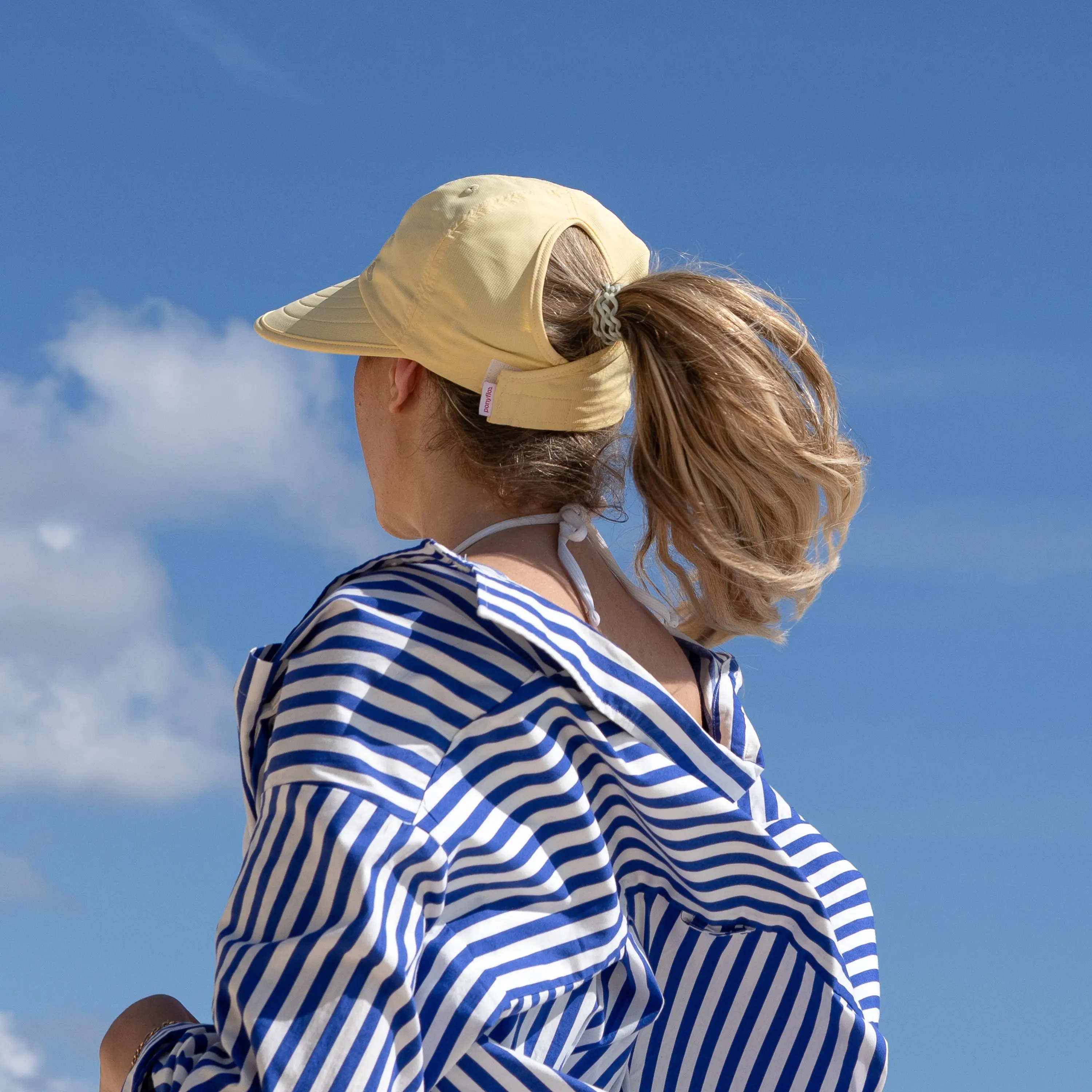 Women’s White Ponyflo Sun Blocker Hat, NWT Sunblocker Bucket Hat – Ponyflo Ponytail Hats main image 2