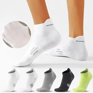 5 pairs of unisex sports socks suitable for outdoor travel, cycling, hiking, climbing, basketball, baseball, and running; ultra-breathable mesh that absorbs sweat, is comfortable and form-fitting, featuring a casual sporty design; solid colors that are ve
