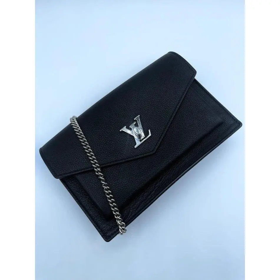 Pre-owned Louis Vuitton COATED CANVAS Shoulder Bags CALFSKIN LOCKME CHAIN POCHETTE BLACK