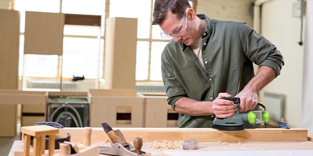 WORKPRO 5-Inch Random Orbit Sander, 6 Variable Speeds 7000 to 14000 RPM, 2.5 Amp Electric Sander for Woodworking with Dust Collector, 15pcs Sandpapers