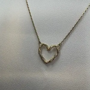 Heart pendant necklace