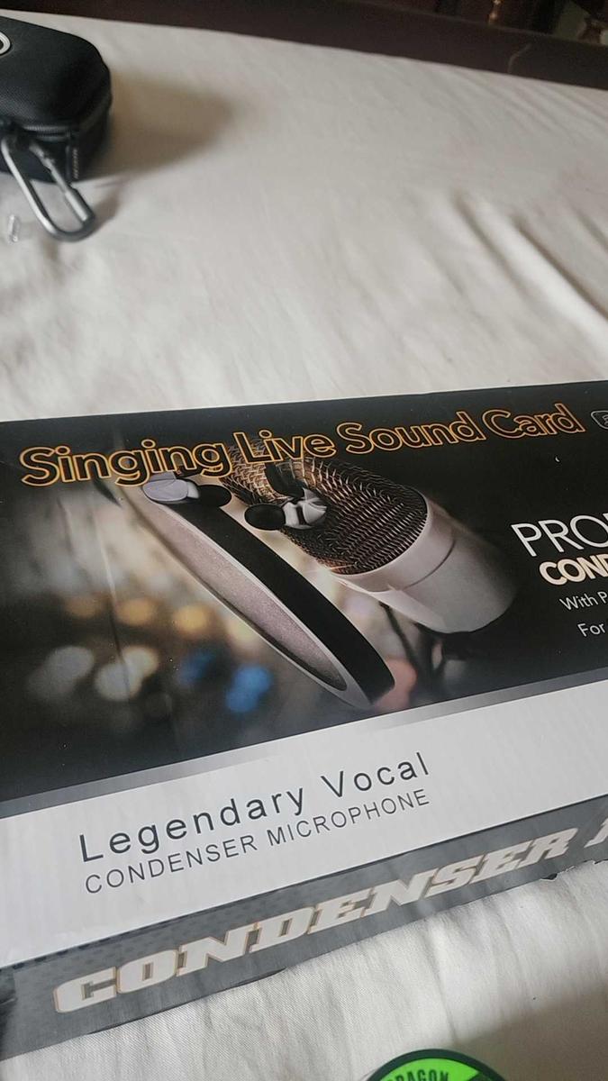 Item: V8S Set with gold microphone