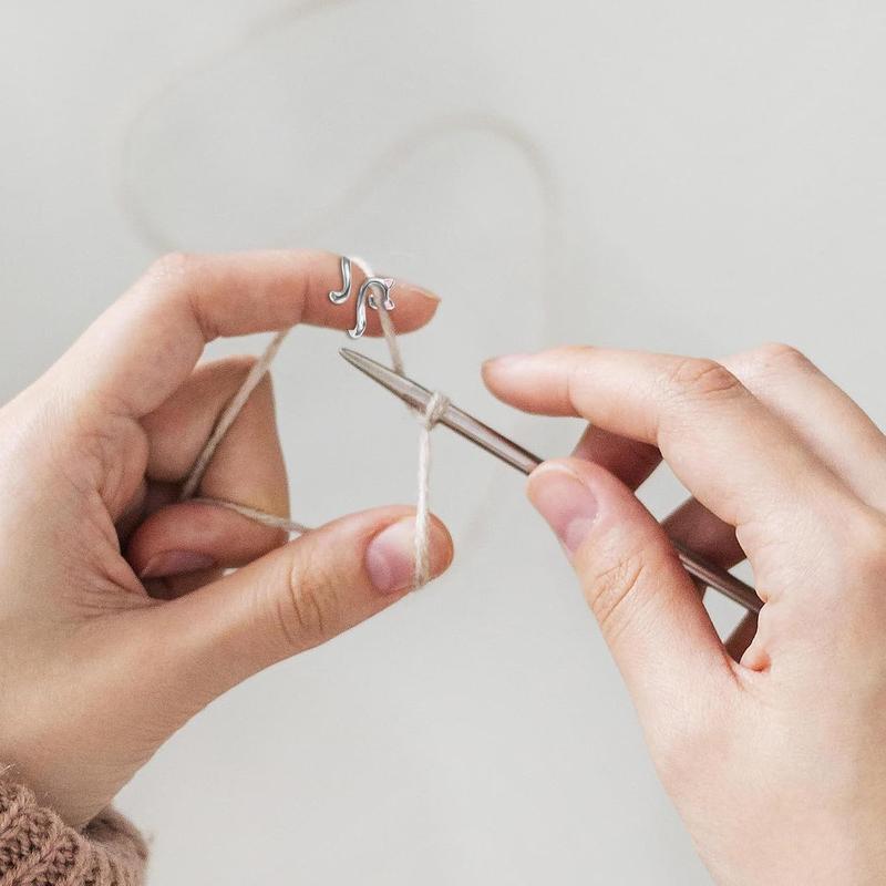 Multifunction Crochet Ring Adjustable Cat Design Yarn Guide Knitting Loop 2PCS with Box