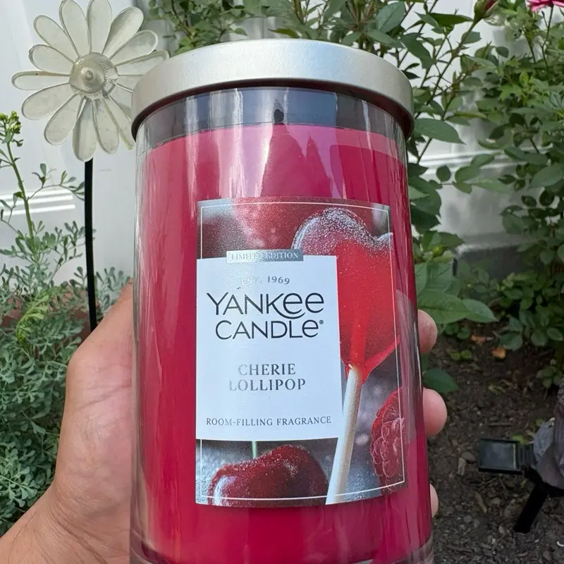Yankee Candles, Home Decor Accent for Living Spaces