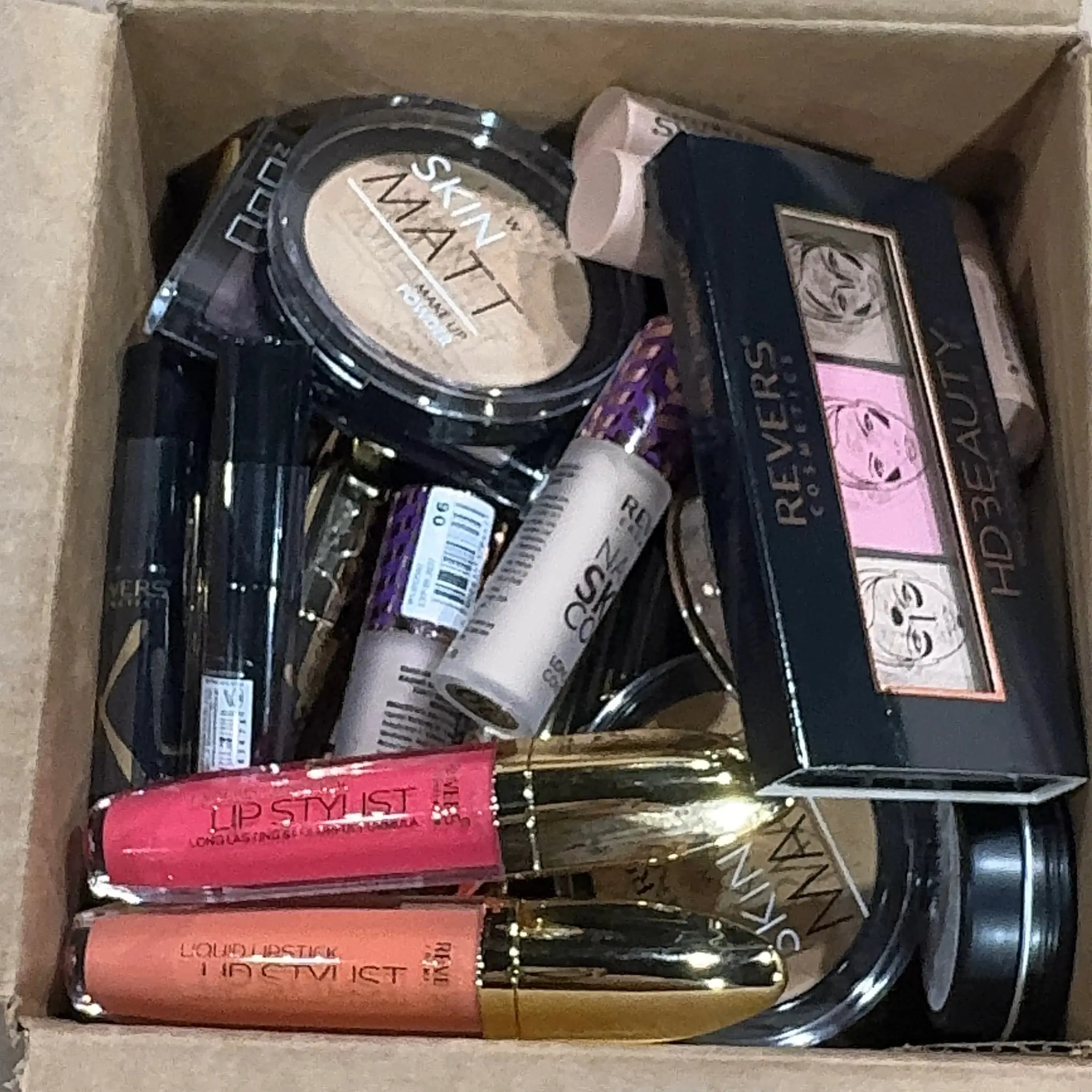 Caja Mixta Surtida al por Mayor Revers Cosmetics - Venta al por Mayor 53 Unidades (REVERSBOX)