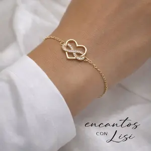 Delicado brazalete con corazón de zc y signo de infinito dentro . Laminado de alta calidad