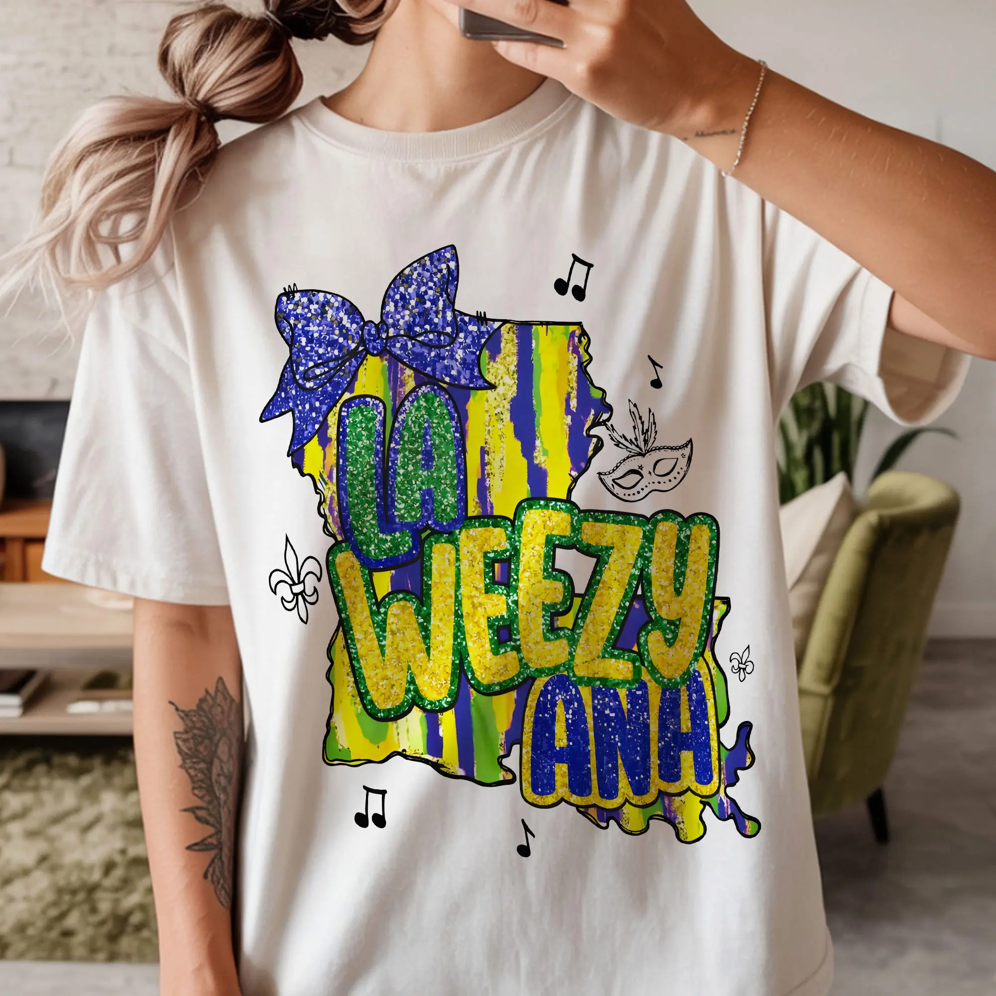 LA WEEZY ANA Shirt, Mardi Gras Louisiana State Map Tee, New Orleans Fat Tuesday Outfit, Coquette Bow Glitter Top, NOLA Carnival Party Shirt