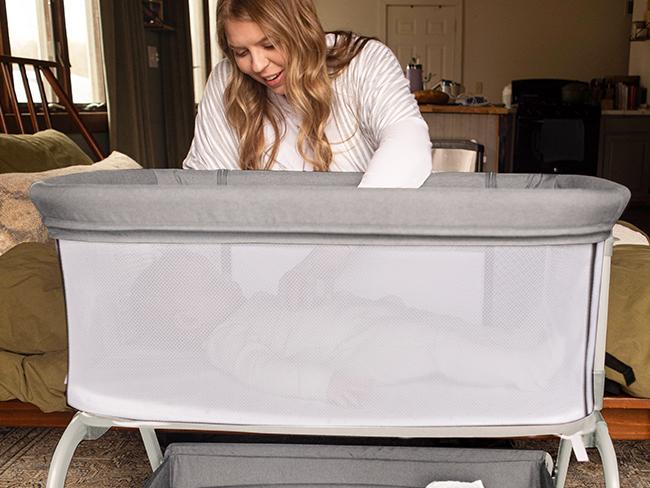 HARPPA Baby Bassinet 2-in-1 Cuddly Lite &Bedside Sleeper, storage Bassinet for Baby with Wheels & Storage Basket, Portable Crib, Breathable Mesh and Mattress, Height Adjustable