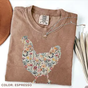 Comfort Colors Funny Chicken Shirt, Floral Farm T-Shirt, Retro Farmhouse Hen Tee, Cute Chicken Lover Gift for Women, Backyard Farm Aesthetic Top