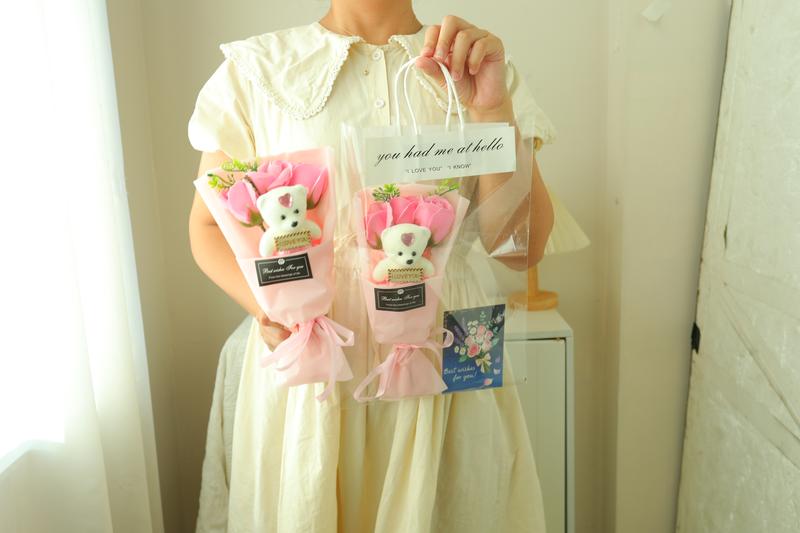 Versatile Gift Set for Special Occasions - 1 Set of Dolls & Bouquets Ideal for Birthdays Christmas Valentine's Day & Commemorative Gifts for Children Girls Boyfriends Wives Husbands