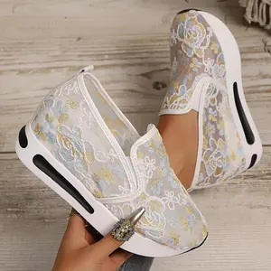 Women's fashion versatile embroidered platform sneakers, showing height, light and comfortable