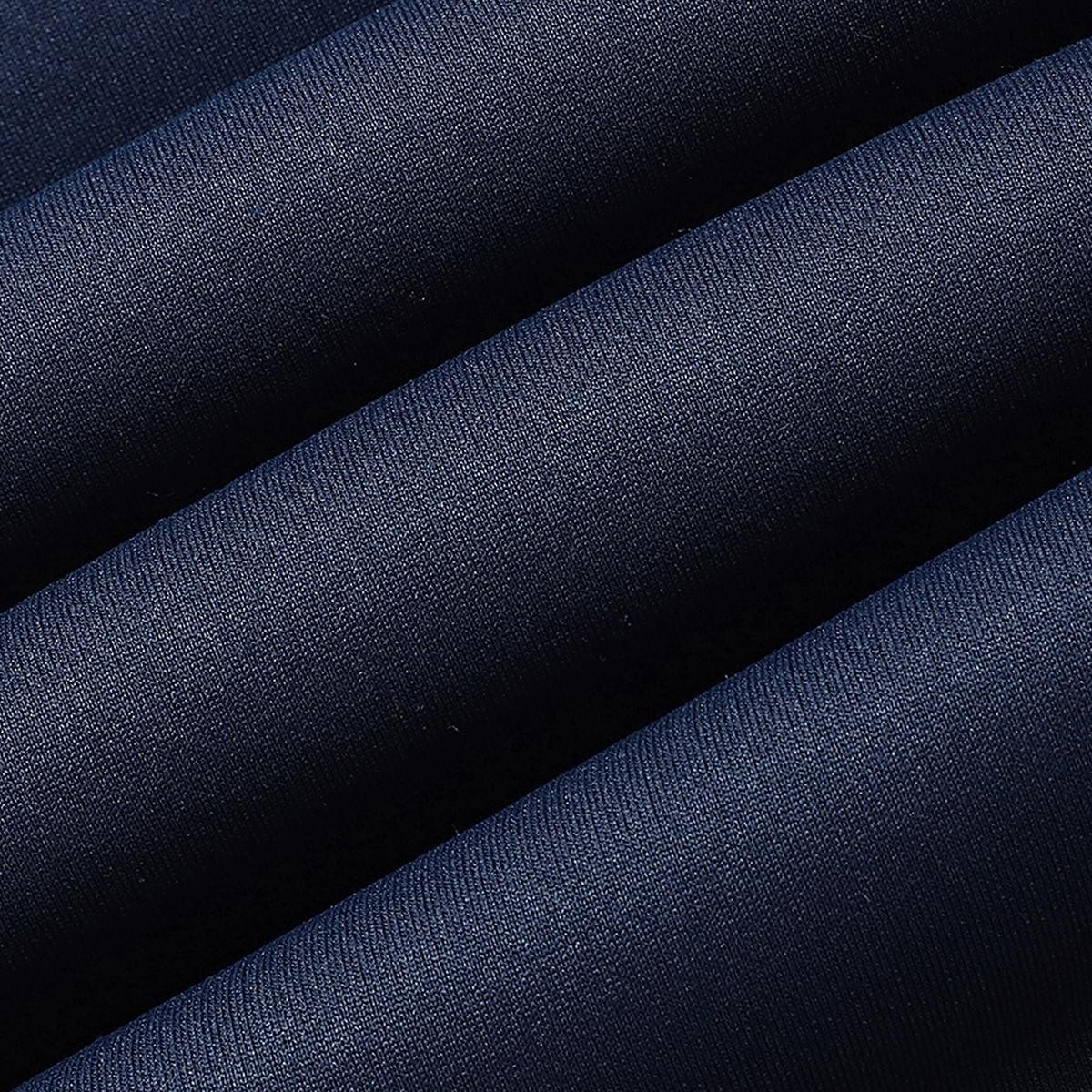 Men's three-piece warm winter sports suit with fleece lining and pattern design.The inner layer is made from thick fabric, providing warmth and comfort, suitable for outdoor activities and cold weather.