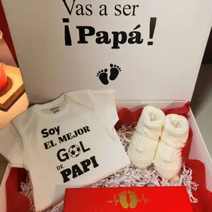 Pregnancy announcement surprise gift box