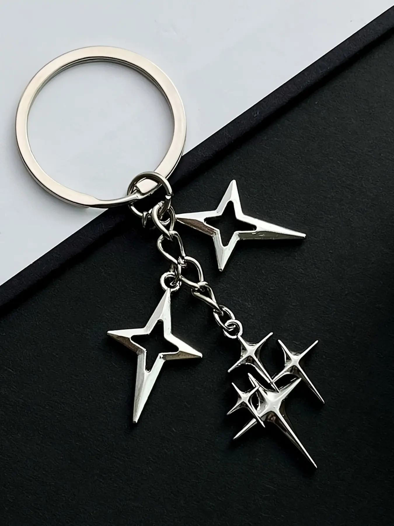 Retro Y2K Style Four-Pointed Star Design, Durable Alloy Metal Keychain Pendant for Men, Stylish Keychain, Cool Keychains, Perfect Accessory for Bags, Backpacks & Cars