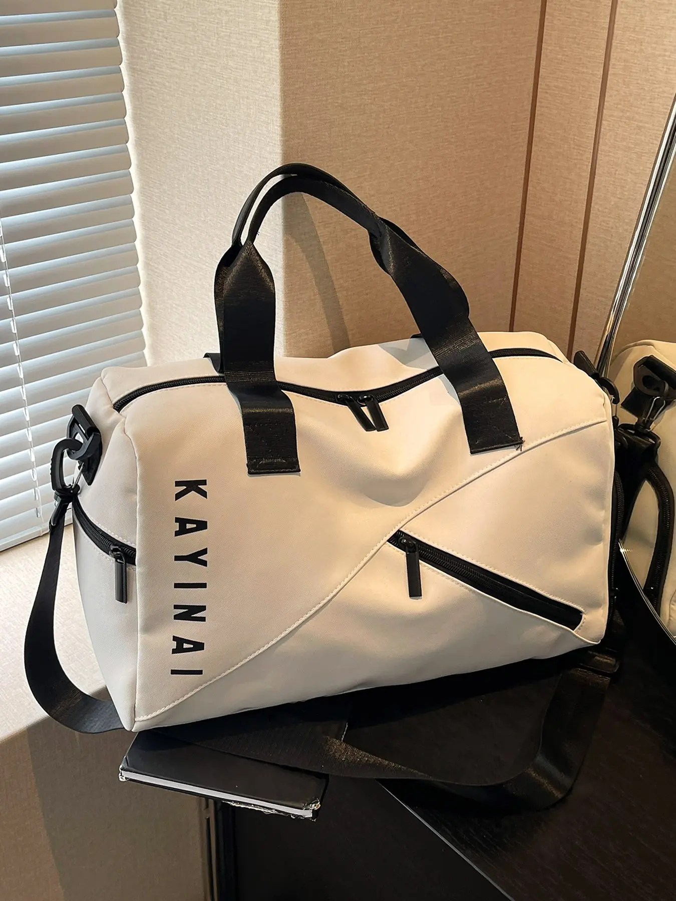 Niche design sense   sports and fitness bags, fashion minimalist trend cool casual  versatile slung luggage bags, Travel Gym Bag, Sports Sling Bag, personality classic contrast design for daily travel, sports and fitness, short trips and so on.