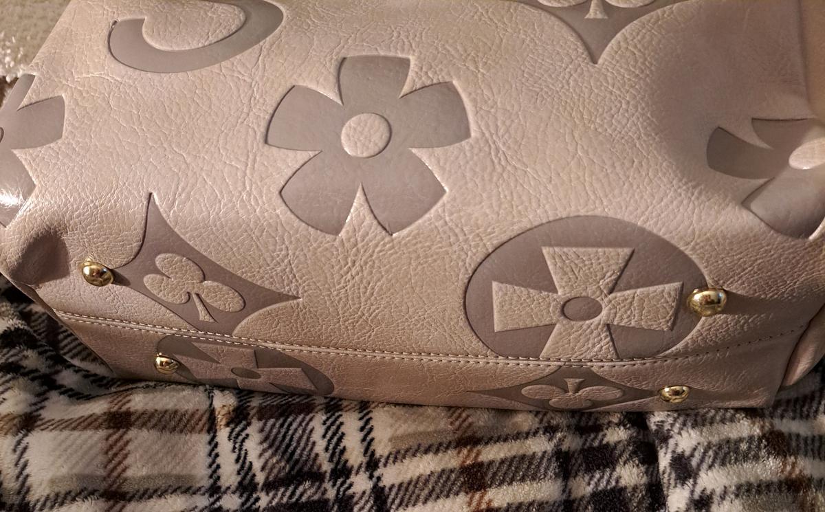 Item: White, Please Refer To The Pictures for Dimensions