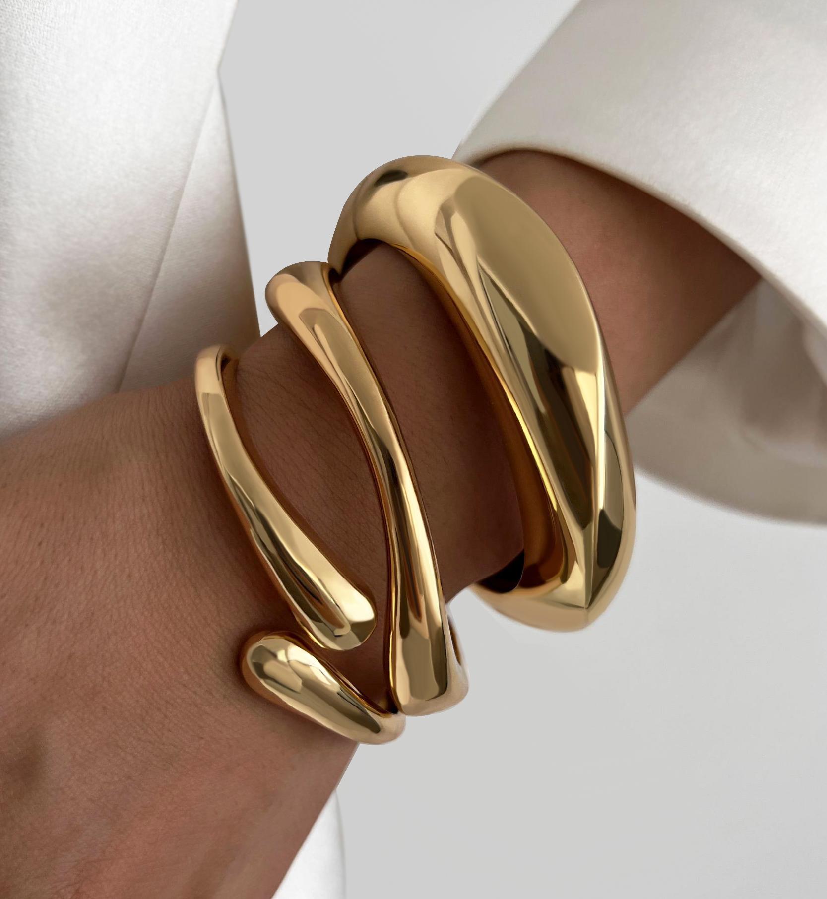 17KM Chunky Gold Bangle Bracelets for Women,  14K Gold Plated Big Stackable Bangles Set, Trendy Cuff Bracelet Stack Fashion Jewelry Gifts,