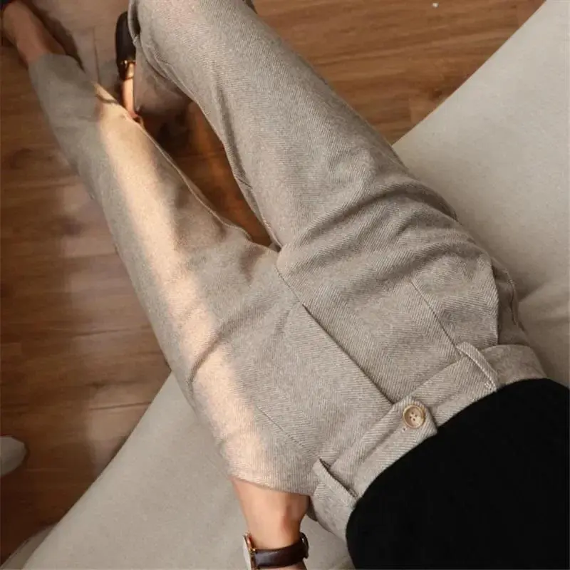 Men's Tailored Beige Trousers in a Classic Fit Soft Premium Blend Fabric for Office Business & Casual Wear Versatile Styling Machine Washable