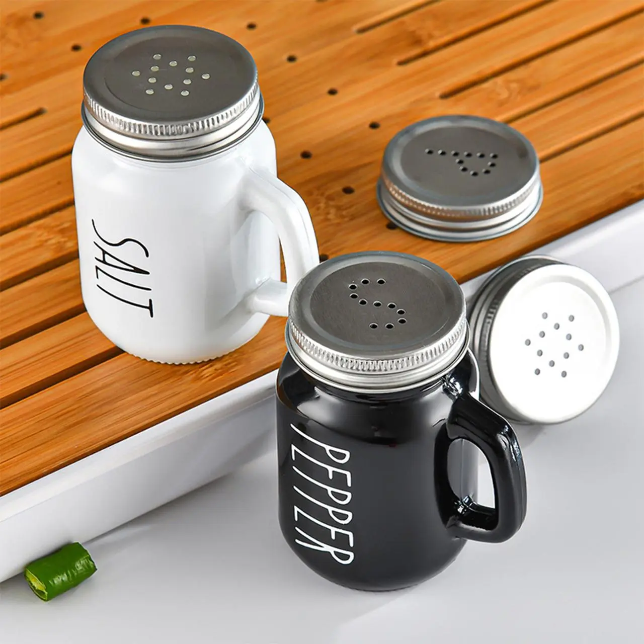 Farmhouse Salt & Pepper Shaker Set, 2 Counts/set Vintage Glass Seasoning Bottle with Stainless Steel Lid, Seasoning Canister Jar for Home Kitchen, Salt Pepper Shakers, Kitchen Gadgets, Kitchenware