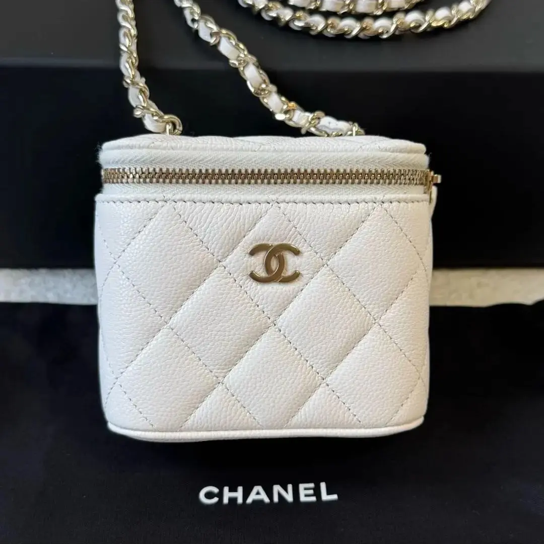 Pre-owned CHANEL leather Shoulder Bags Matelasse mini Vanity Case xiaotang20260308113