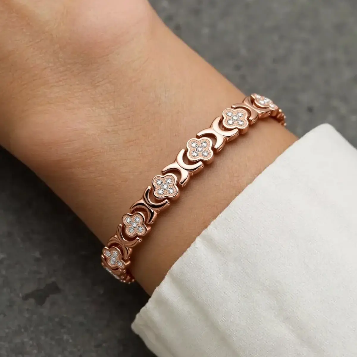 Women's Pure Copper Magnetic Therapy Bracelets - 3500 Gauss Effective Magnets, Premium Fold-Over Clasp, Adjustable Tool Included, Outdoor Use, Arthritis Pain Support, Anniversary Jewelry Gift