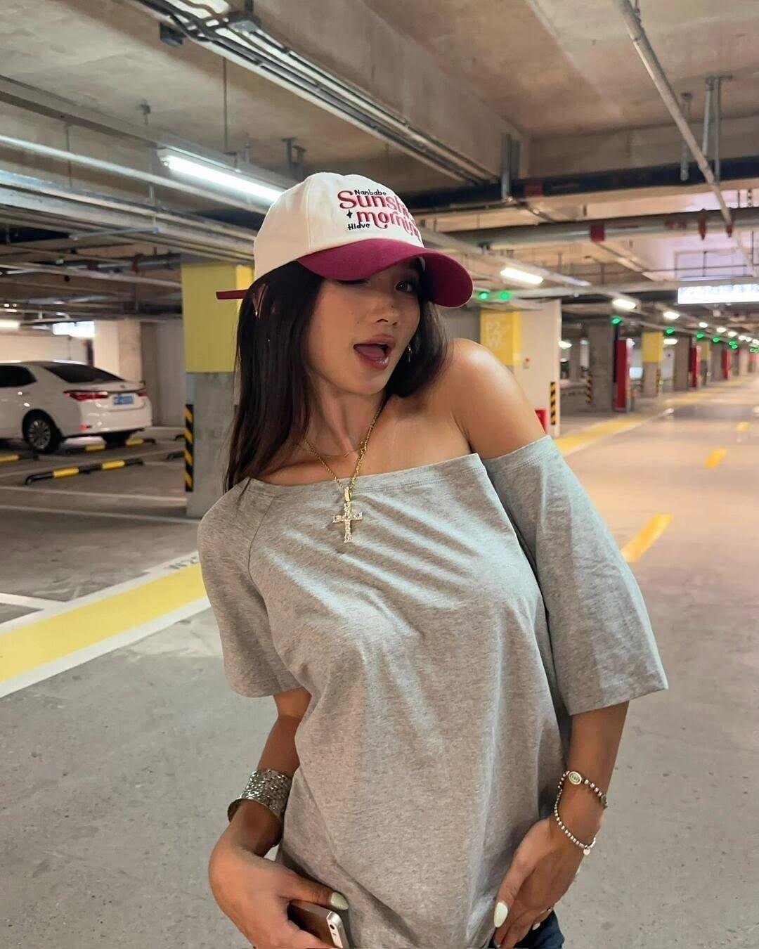 Fisoew Sports  2026 Summer Spring Women's Off-Shoulder Crop Top, Loose Fit, Summer Sports T-shirt, suitable for home wear, travel,