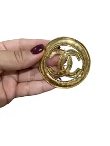 Pre-owned Chanel Coco Mark Gold Brooch Perfect for Daily Use