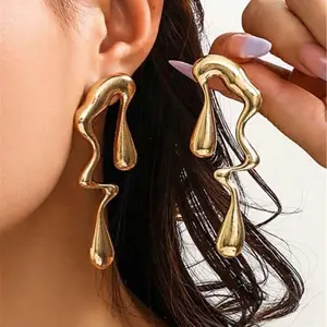 1 pair exaggerated asymmetrical earrings