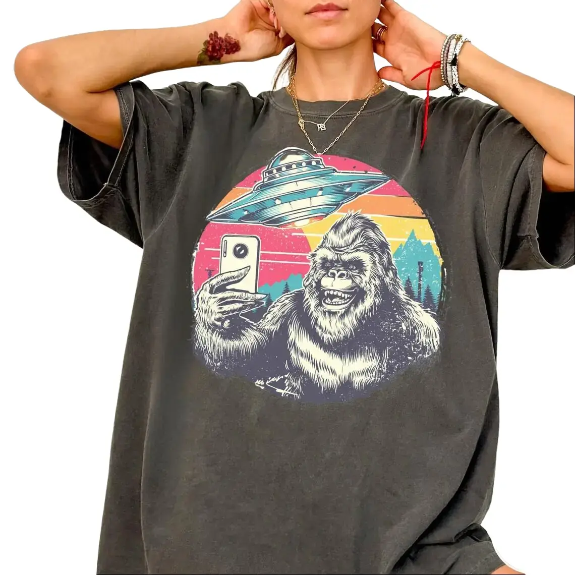 Retro Bigfoot UFO Selfie Comfort Acid Wash T-Shirt, Gameday Doodle Tee, Trendy Women's  Shirt, Game Day Tee, Vintage Style Graphic Design T-Shirt, Vintage Baggy Style Streetwear Tops