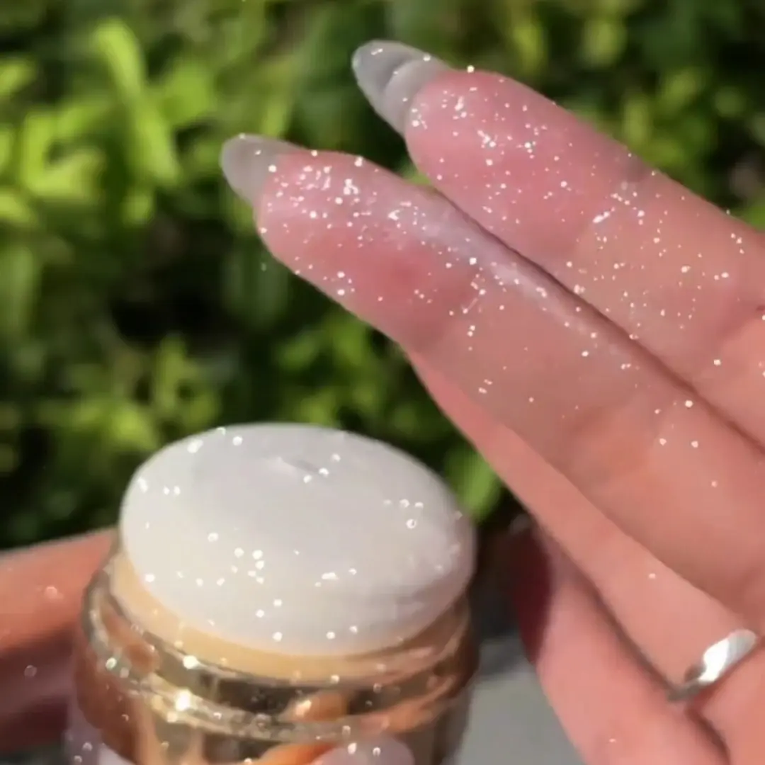 Diamond Shimmer Glitter Spray Cosmetic - Alcohol-Free Youth-Boosting Powder Highlighter, Pearlescent Shine, Luminous Brightening, Radiant Glow, Glossy, Regular Edition, Ideal for Face Contouring, Face/Hair/Clothes, Spray Format