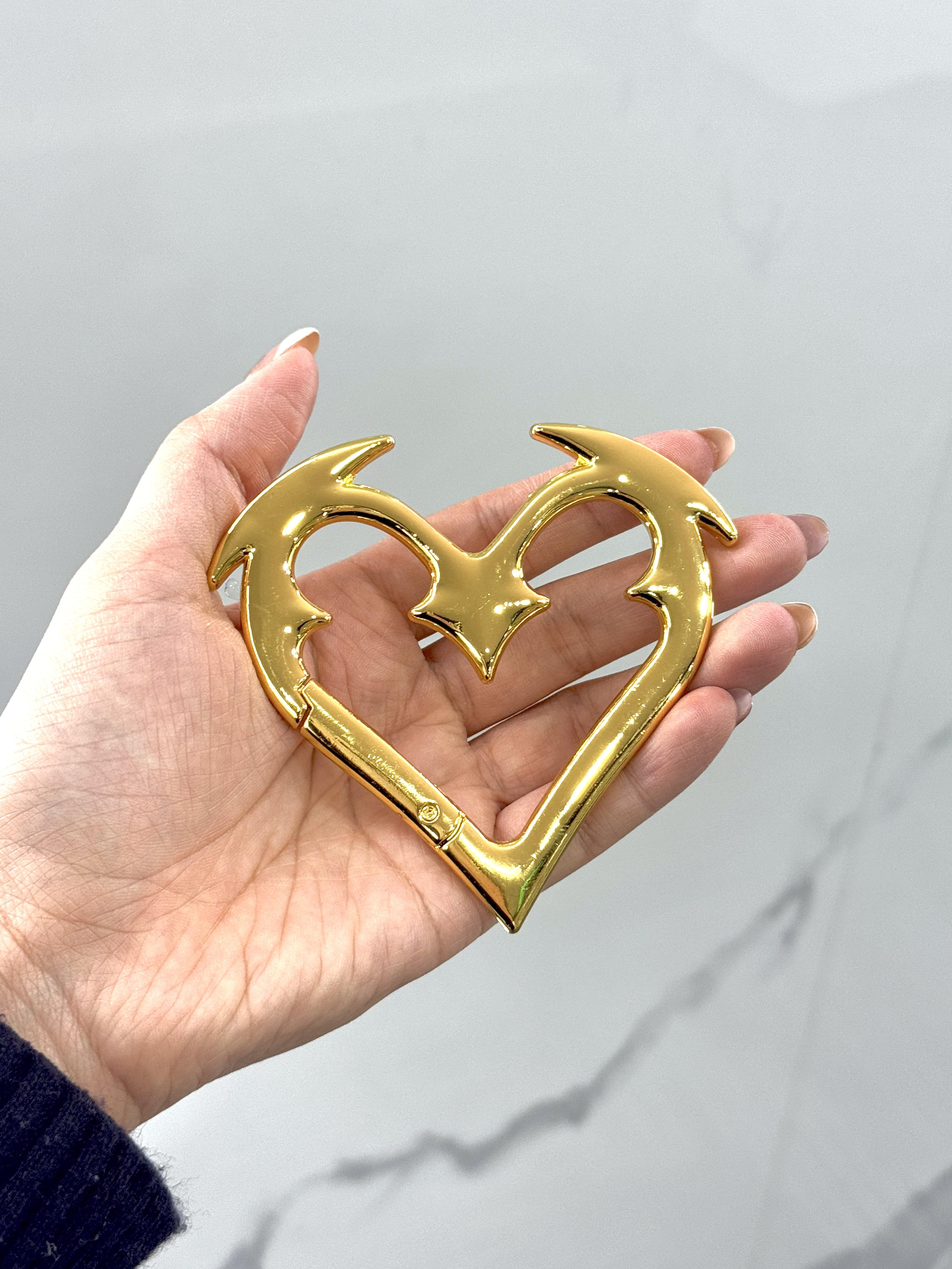 Heartbreaker Carabiner Gothic Heart-Shaped Metal Keychain Heavy Duty Bold Design Zinc Alloy Perfect for Keys Bags Statement Fashion Accessories