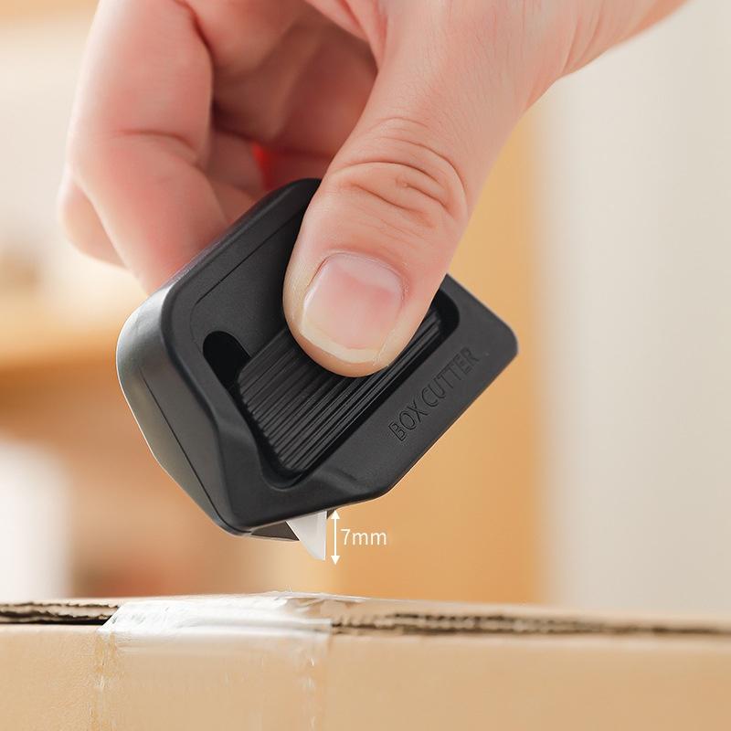 Portable ceramic box unpacking knife with automatic rebound and magnetic suction