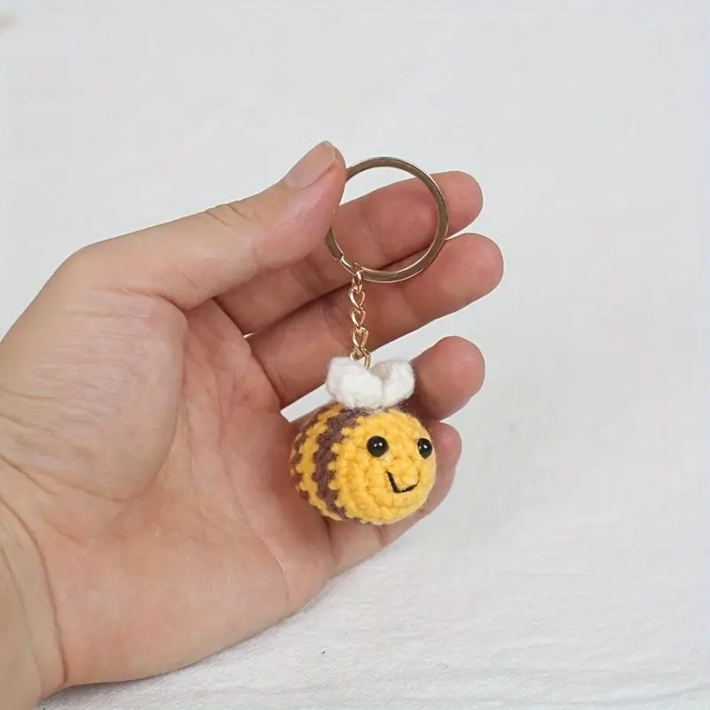 2pcs Handmade Crochet Bee Keychain, Yarn Knitted Insect Pendant, Creative Cute Keychain Accessory Animal Charm - Perfect Gift for Friends, Parents, Couples