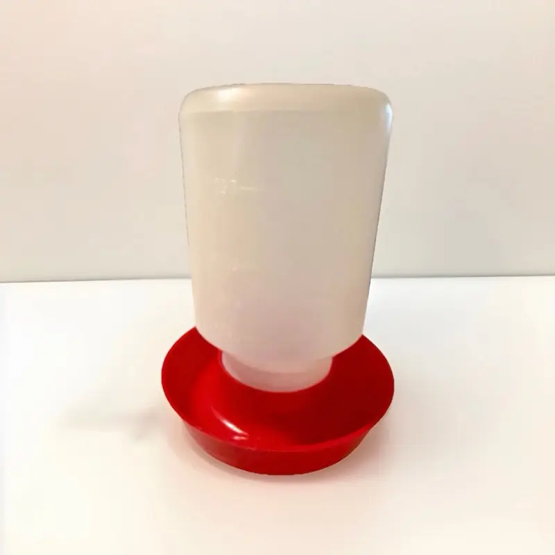 Bebedero Con Tapa 1L Para Pollito/Gallos - Water Dispenser 1L For Chicks/Rooster Bebedero Con Tapa 1L Para Pollito/Gallos - Water Dispenser 1L For Chicks/Rooster