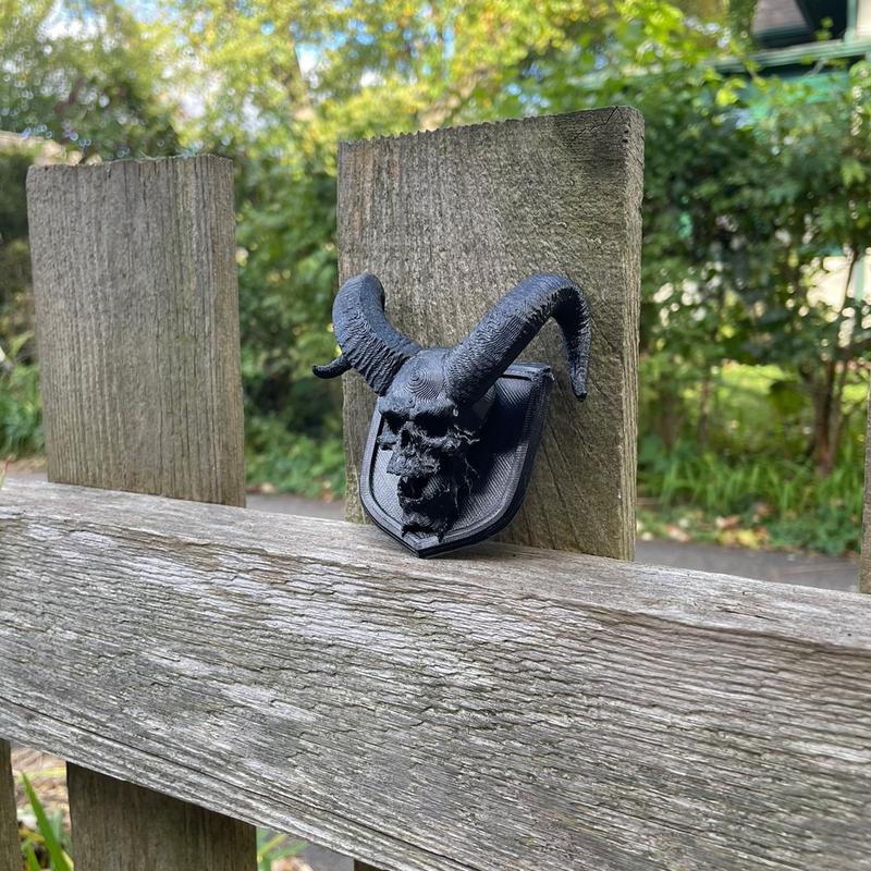 2nd Generation Dodge Ram Grill Ram Skull Emblem 95-02 Second Gen trucks. Also can be universally mounted to any flat hood surface.