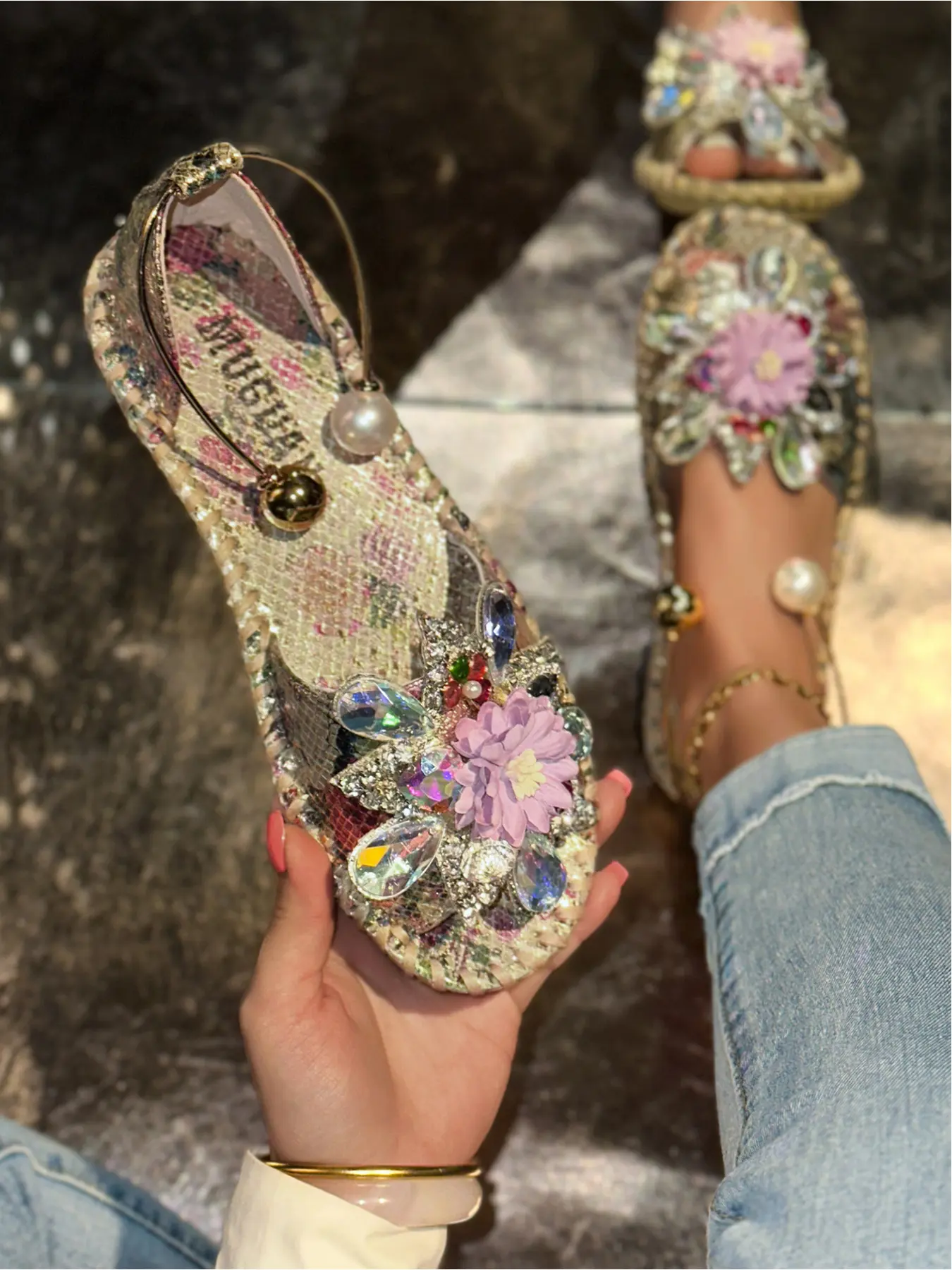 Bohemian Handmade Beaded Embellished Floral Flat Fashionable Glitter Casual Flat Boho Sandals Women's Open Toe Two Way Slippers Summer Beach Shoes