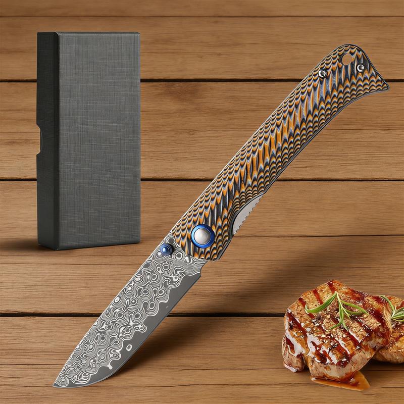 A two-tone G10 Winged Dart folding knife featuring a large Damascus-forged blade—sharp for cutting, portable and durable—ideal for outdoor camping, barbecues, and fishing; collectible grade, an ideal choice for outdoor enthusiasts and as a holiday gift.