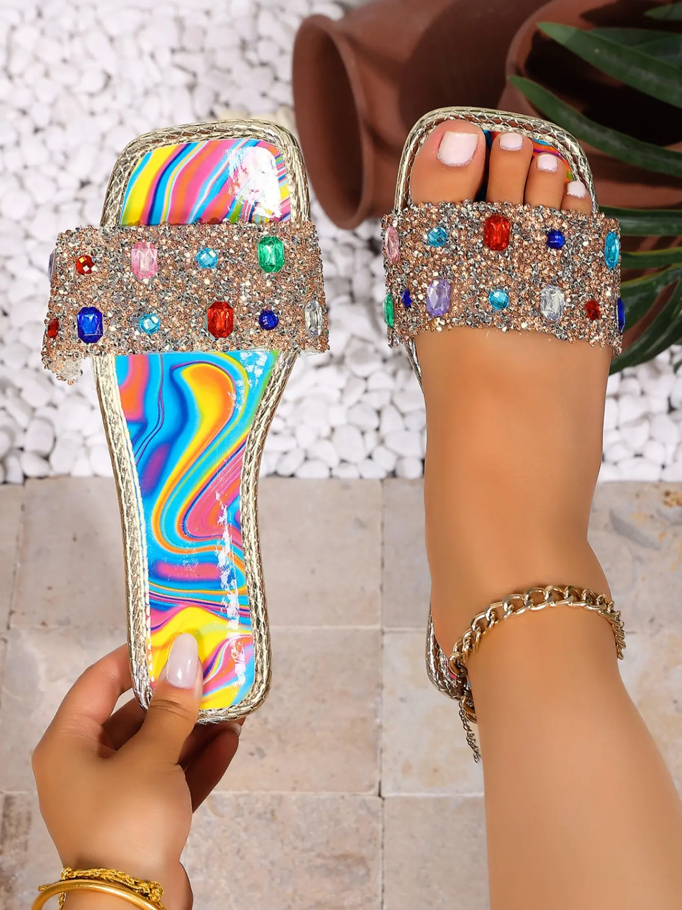 Boho Style Rhinestone Summer Flat Sandals, Bohemian Flat Shoes, Glitter Design Slides, Sparkly Sandals, Rainbow Stripe PU Upper, Rubber Sole, Less Than Ankle Height, Women's Casual Footwear for Daily Use